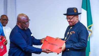 Akwa Ibom State Governor Udom Emmanuel has been presented with the Presidential Nomination Forms of the Peoples Democratic Party (PDP)