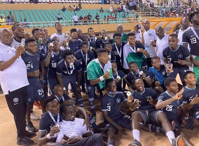 Minister hosts triumphant F’Eagles, Scrabble team