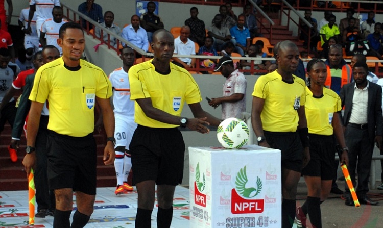 referee