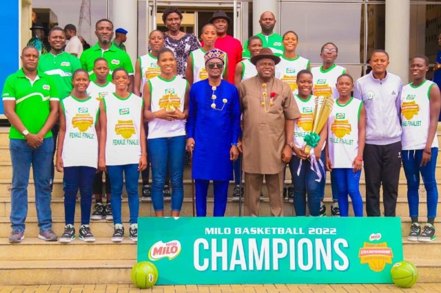 Governor Diri rewards victorious Basketball teams