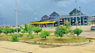 shopping mall