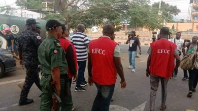 EFCC Arrives Tinubu's Polling Unit For Inspection