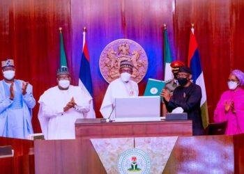 Breaking: Buhari signs the 2022 Appropriation Bill