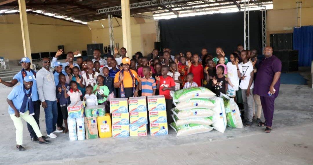 Elomaz Foundation Doles Out Food Items to Less Privileged People.