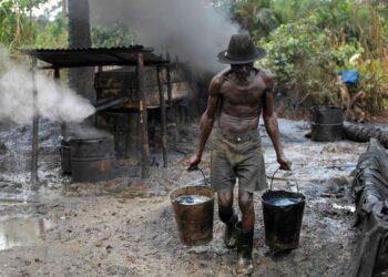 Crude Oil Theft: Tension In Bayelsa Communities As Gunmen Gives Traditional Rulers Option Of Allegiance Or Death