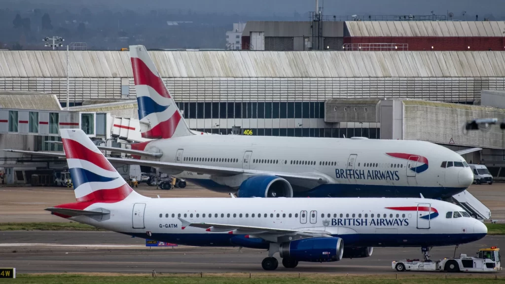 Russia bans UK flights