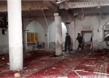 Suicide bomber kills 30 Shiites in Pakistan mosque