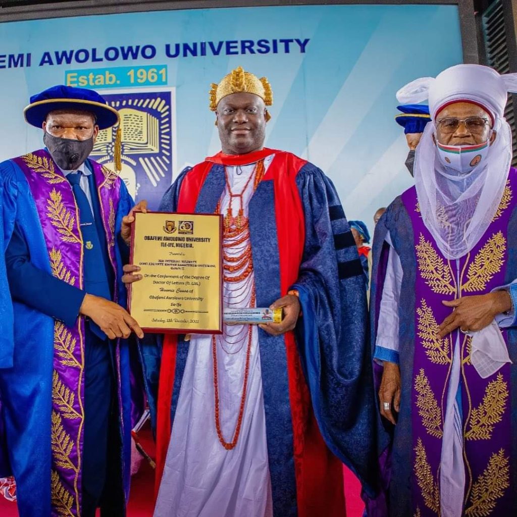 Ooni of Ife Oba Adeyeye Enitan Babatunde Ogunwusi being honoured by OAU with a Doctorate Degree in 2021