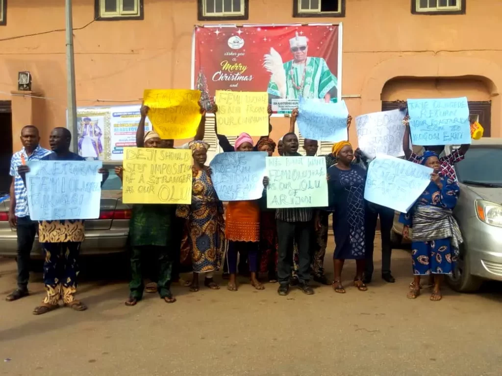 Ondo youths protest over alleged imposition of monarch
