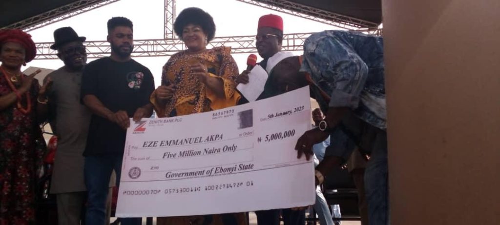 Umahi empowers over 250 Indigenes