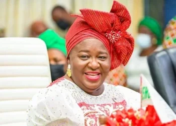 Eno's wife doles out cash, gift items to multiple birth mothers in A' Ibom