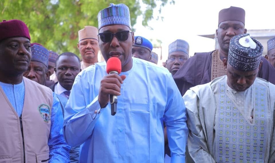 Zulum vows fair distribution of FG's 37,000 bags of grains to Borno