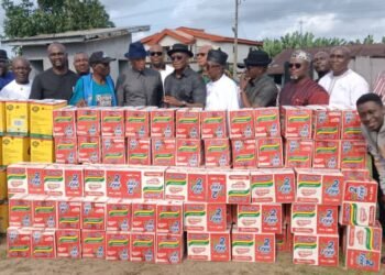Sen Dafinone Presents Food Items Worth Millions To Okuama IDP Camp