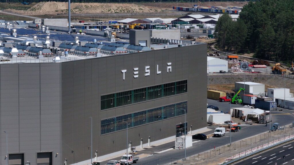 German police deploy at Tesla protest camp amid ongoing construction