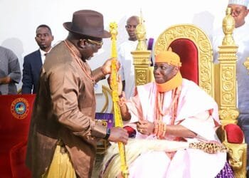 Oborevwori presents staff of office to Asagba of Asaba