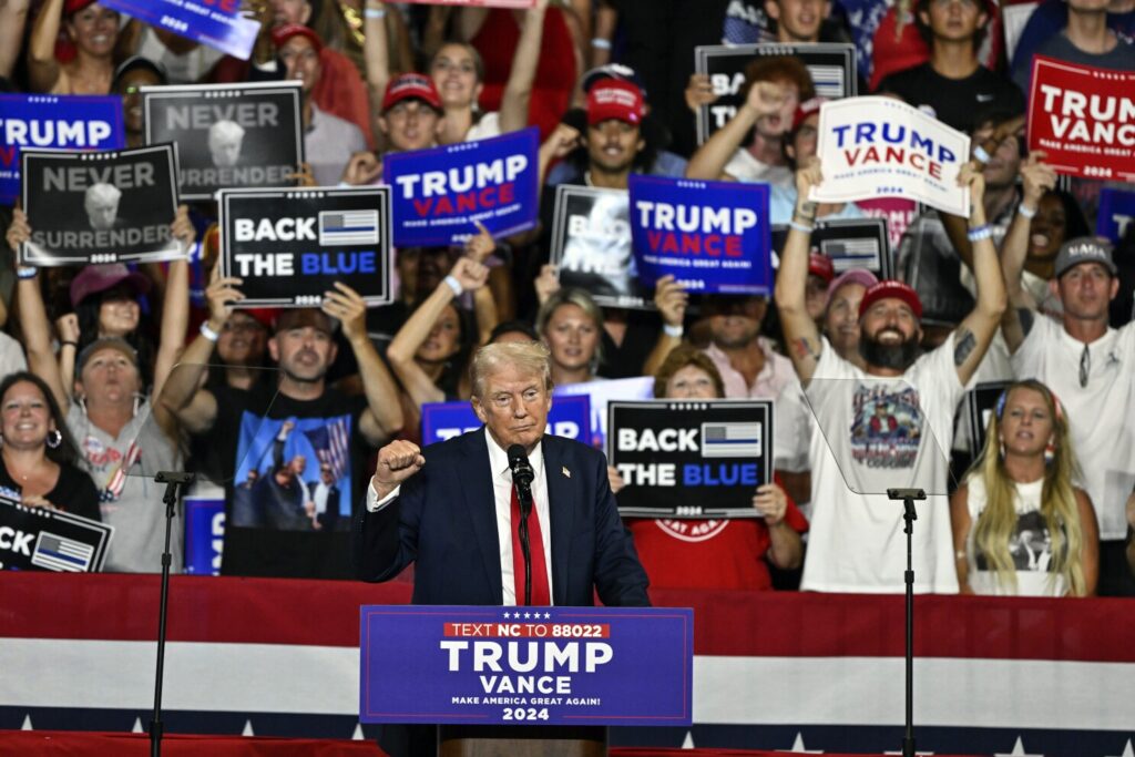 Trump: Americans have spoken, Biden rallies Democratic supporters