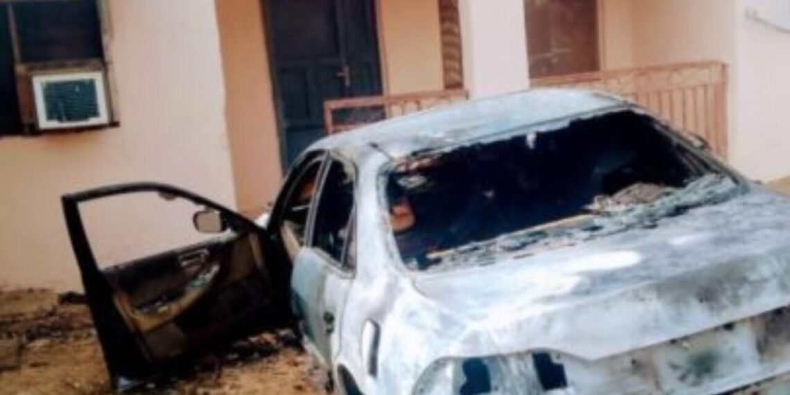 Hoodlums invade Etsu Nupe Lokoja’s palace, set monarch's car ablaze