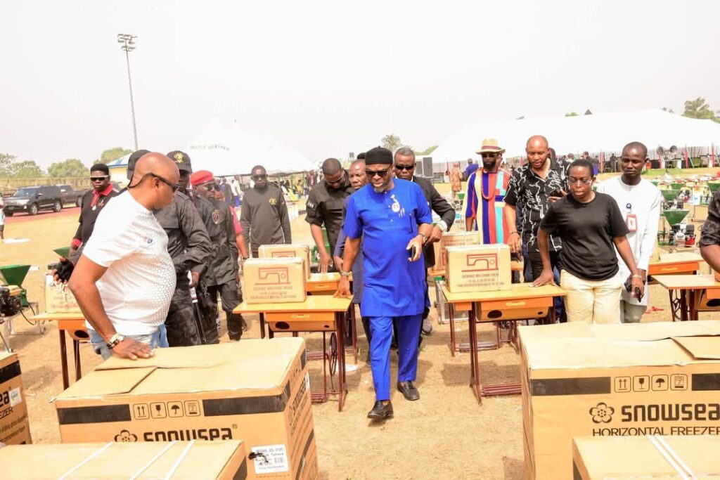 Delta South jubilates as Sen Joel-Onowakpo empowers over 1,000 constituents