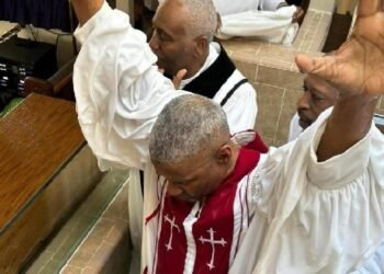 Hollywood icon Denzel Washington embraces Christ, gets baptized in New York