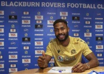 S/Eagles striker Dennis joins Blackburn Rovers on loan from Forest