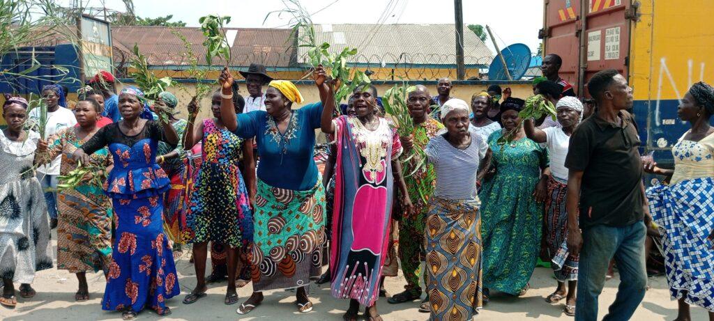 Breaking: Protesters barricade Police Area Command, Ughelli over herdsmen attack