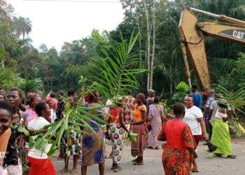 Delta community barricades East-West road to protest alleged land grabbing