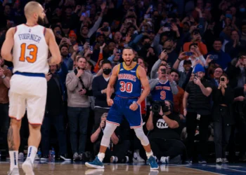 Stephen Curry shatters records again with 12 three-pointers in electrifying performance