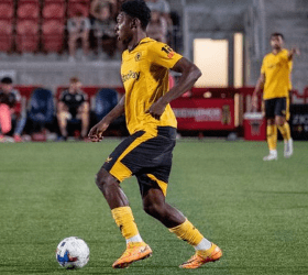 Nigerian teenager Akaunu picks interest in Wolves