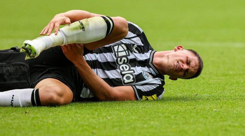 Newcastle defender Botman injured, out for 8 weeks