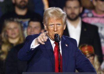 Trump issues 'last warning' to Hamas as US confirms direct hostage talks