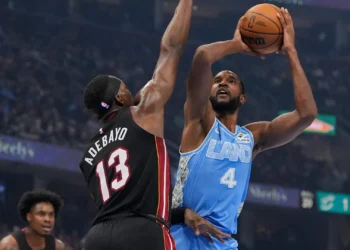 Cleveland Cavaliers edge out Miami Heat rivals in play -off
