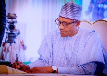 Buhari reaffirms loyalty to APC, says he will never turn his back on party