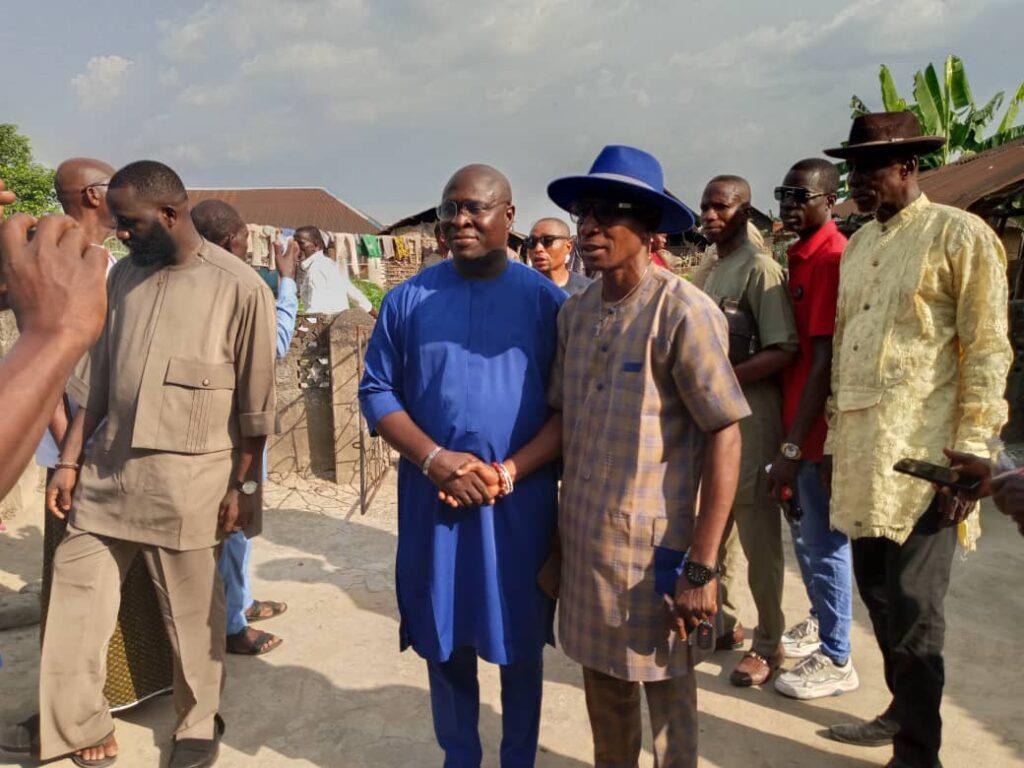 Mammoth crowd as Alade Odiri, Others dump PDP, SDP for APC in Delta