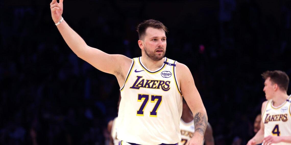 Lakers triumph against Los Angeles's Clippers with 108-102 points