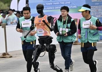 Humans defeat robot runners in Beijing's half-marathon