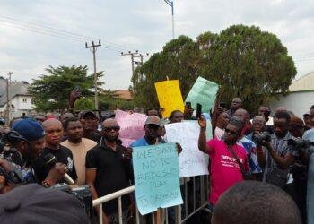 Youths stage peaceful protest to Delta Govt House over blackout, exploitation by BEDC