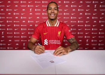 Van Dijk signs new 2 years deal to stay at Liverpool, ends PSG transfer rumours