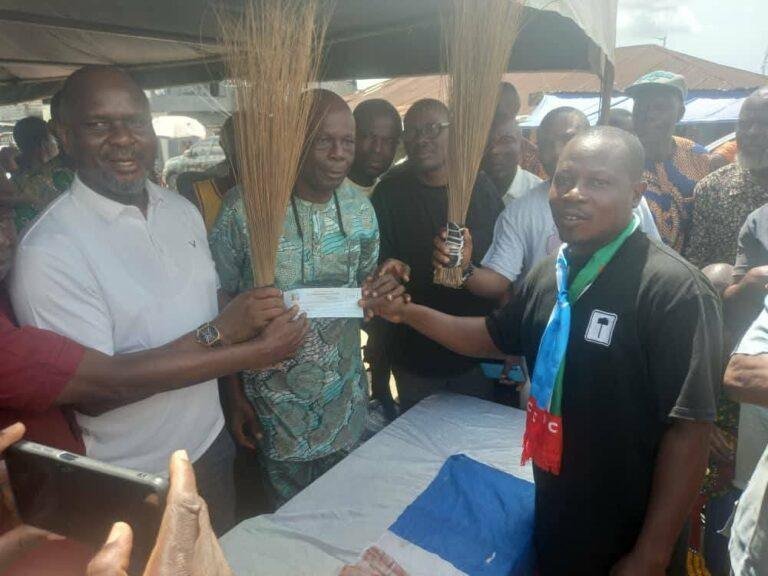 Egbabor, Otheremu, Ashaka, others collect APC membership cards in Ozoro