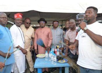 Mass exodus from PDP to APC as political giants in Emevor lead defection