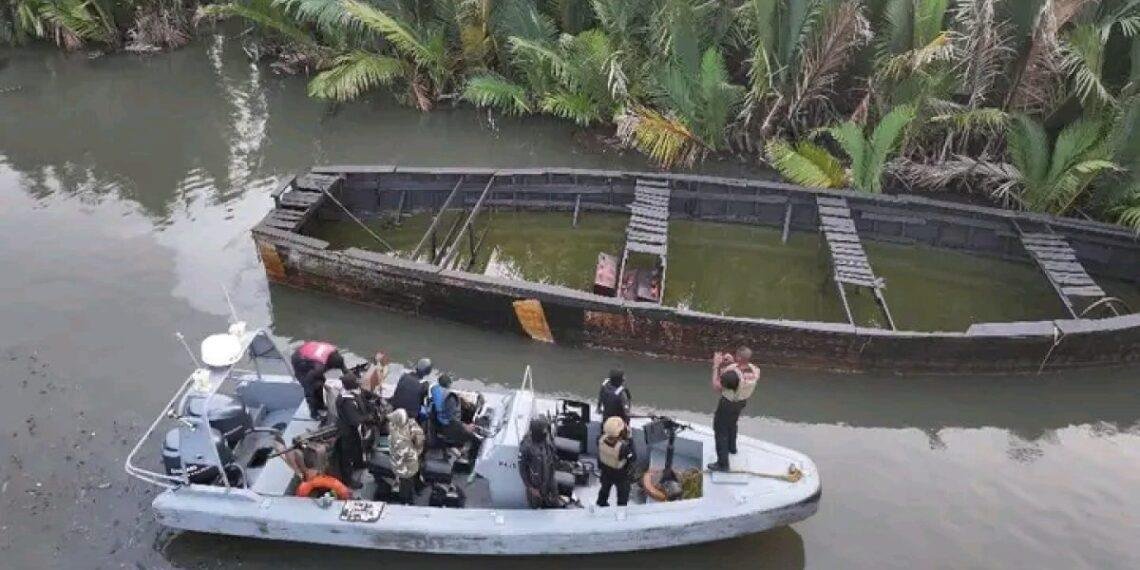 Navy arrest 3 suspected oil thieves, seize 6 boats in Delta