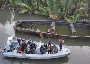 Navy arrest 3 suspected oil thieves, seize 6 boats in Delta