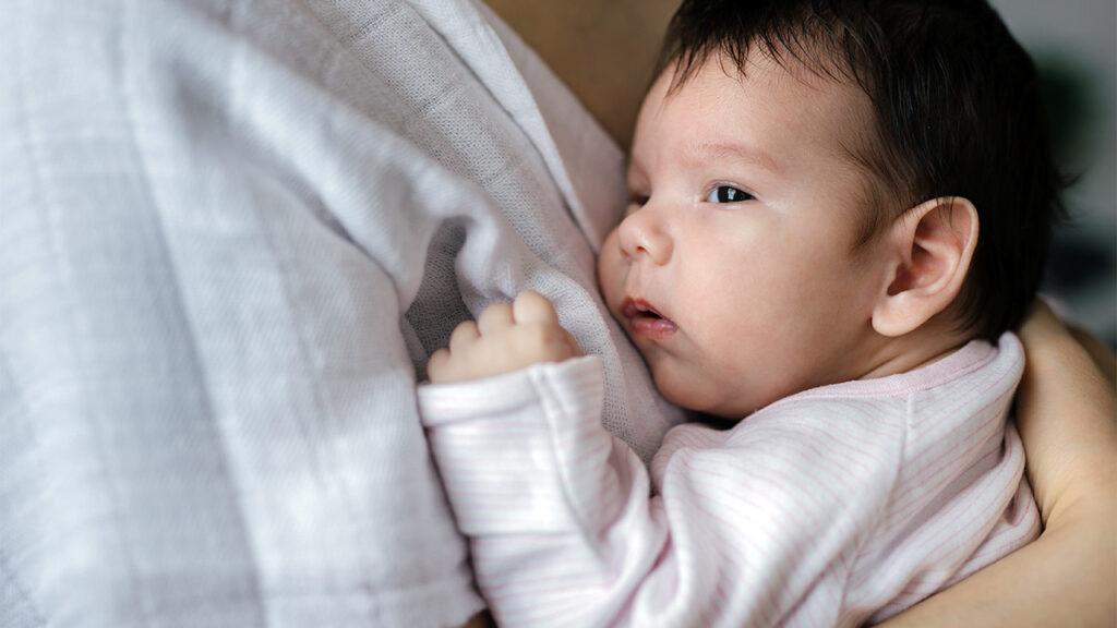 Mob rescues 2-month-old baby from alleged kidnapper in Ughelli