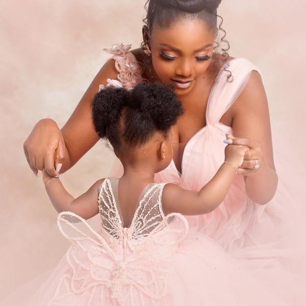 Stop calling my daughter Duduke, Simi rebukes followers