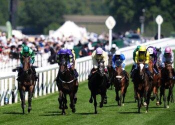 Dozens collapsed due to heat at England's Royal Ascot horse racing event in UK