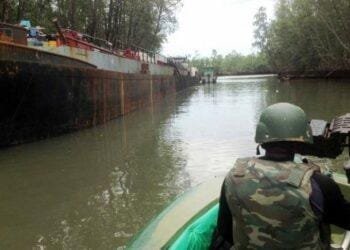 Navy destroys 5 illegal refining sites in Rivers