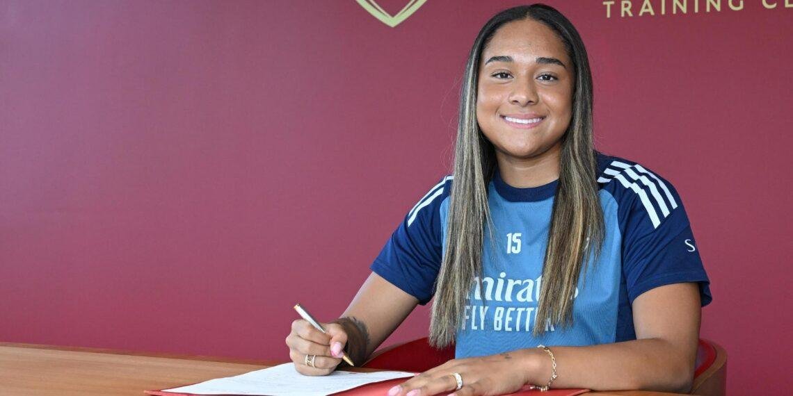 Arsenal sets World Record, signs Olivia Smith for £1 Million