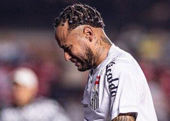 Neymar leaves pitch in tears as Santos loses 6-0