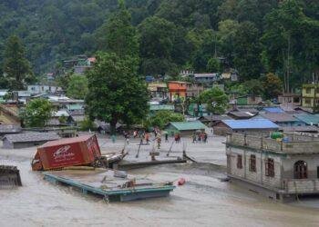 Massive flood strikes India, wipes out entire village, 50 people missing