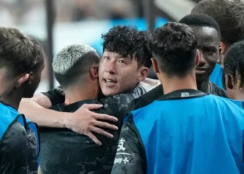 Son bids emotional farewell to Spurs in final game
