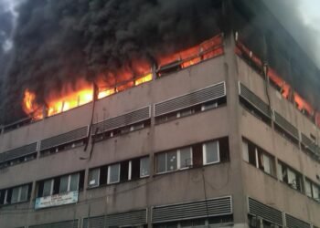 Chaos in Lagos as Man jumps from six-storey UBA building during fire outbreak